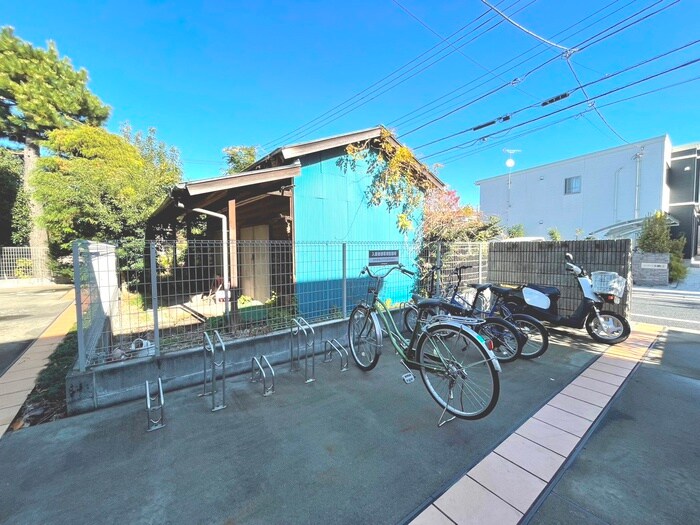 物件外観写真5　(駐輪場)