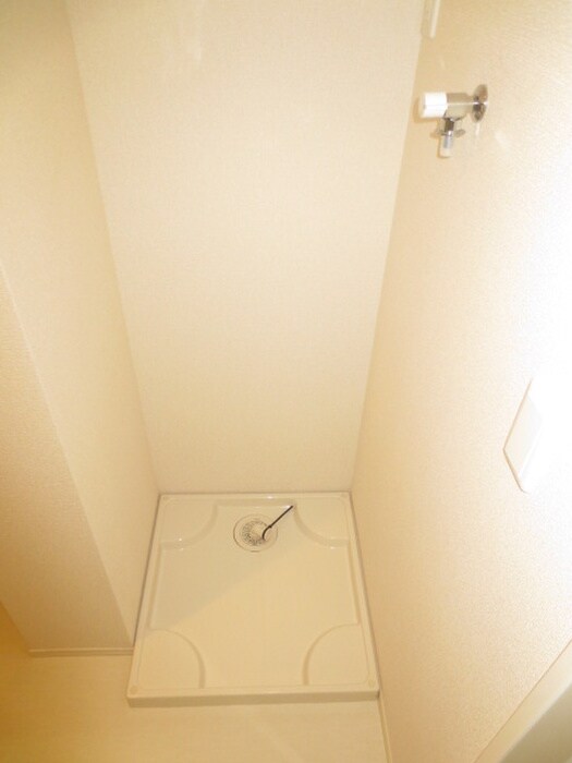 物件内観写真12　(洗濯機置場)