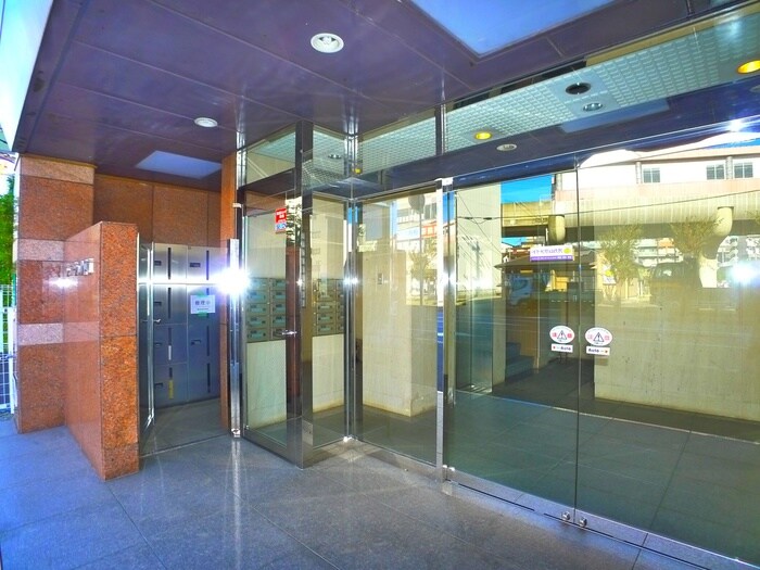 物件外観写真2　(エントランス部分)