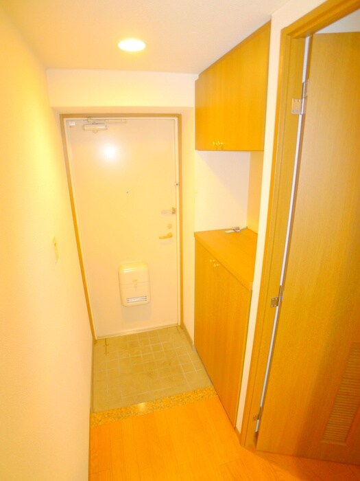 物件内観写真16　(玄関)