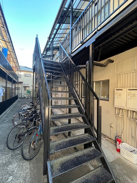 物件外観写真3　(エントランス部分)