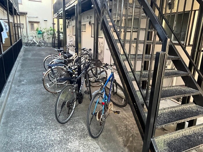 物件外観写真5　(駐輪場)