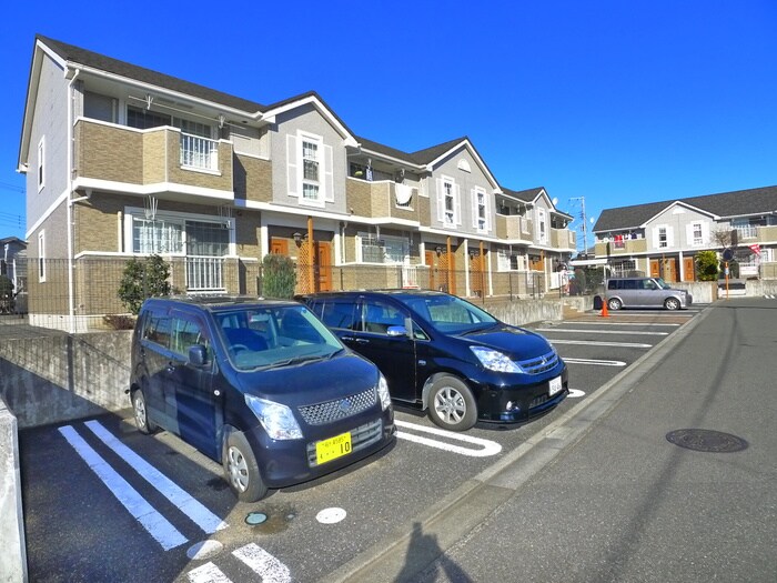 物件外観写真2　(駐車場)