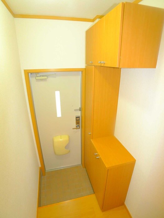 物件内観写真16　(玄関)