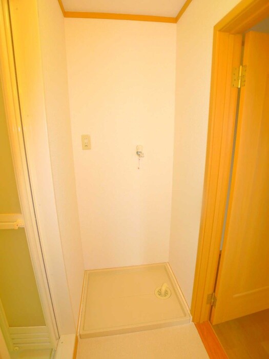 物件内観写真18　(洗濯機置場)