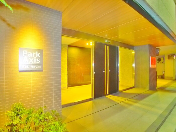 物件外観写真3　(エントランス部分)