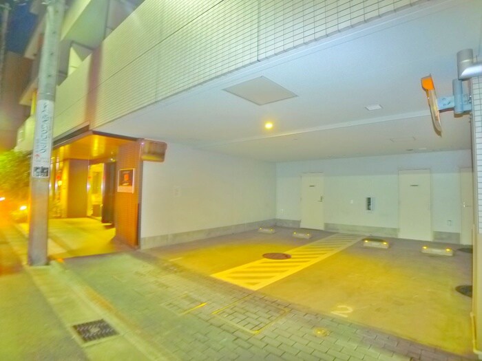 物件外観写真5　(駐車場)