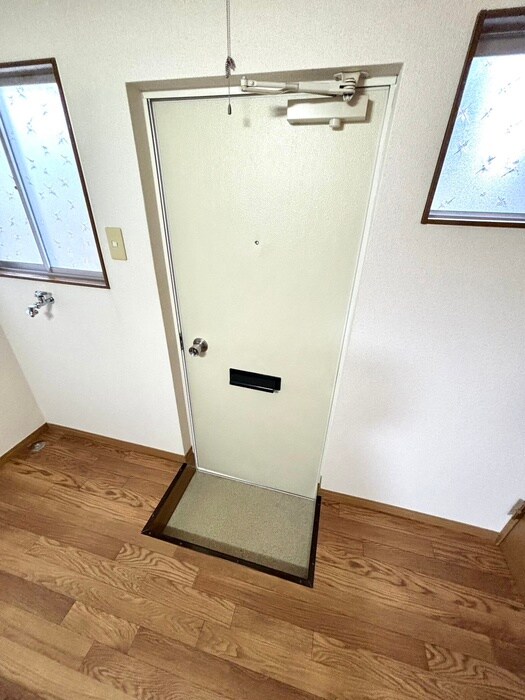 物件内観写真16　(玄関)