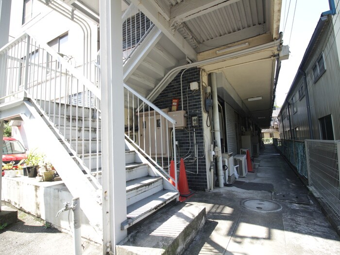 物件外観写真2　(エントランス部分)