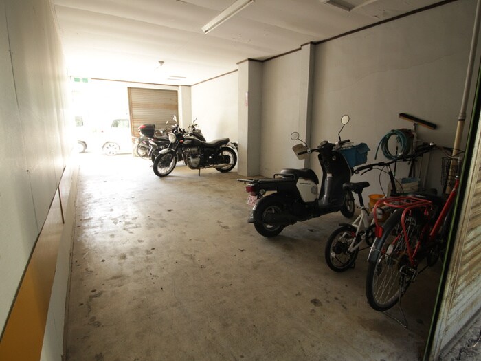 物件外観写真3　(駐輪場)