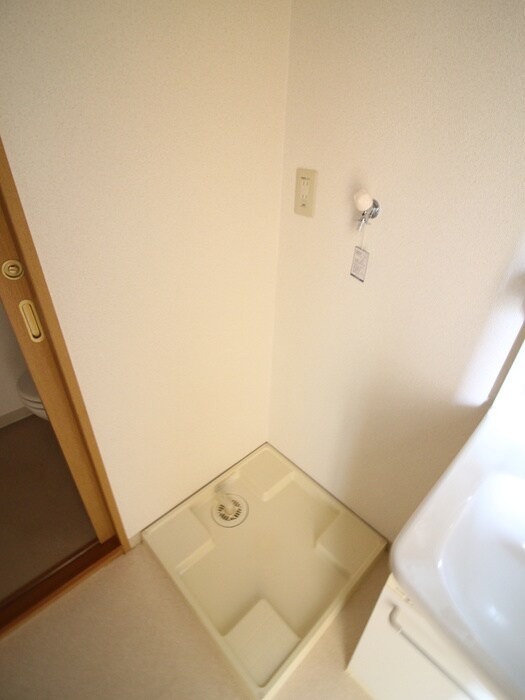 物件内観写真13　(洗濯機置場)