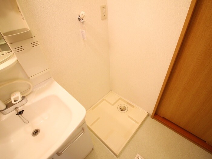 物件内観写真18　(洗濯機置場)