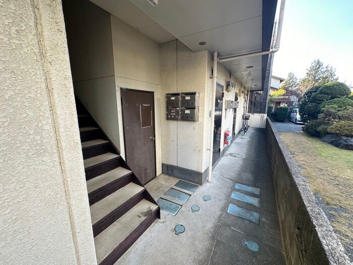 物件外観写真4　(エントランス部分)