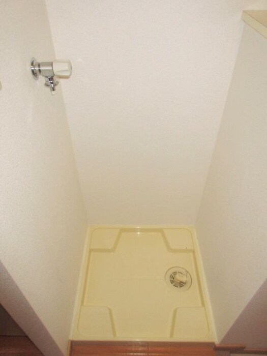 物件内観写真13　(洗濯機置場)