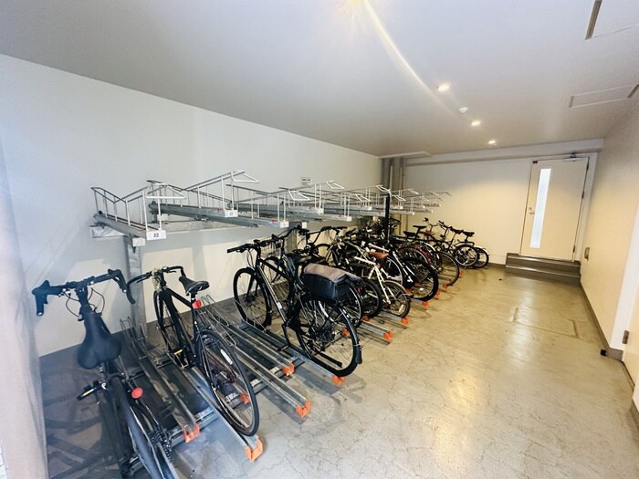 物件外観写真4　(駐輪場)