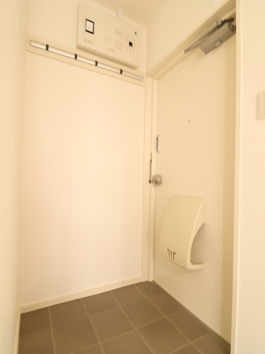 物件内観写真18　(玄関)