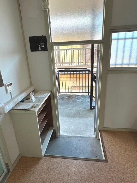 物件内観写真7　(玄関)