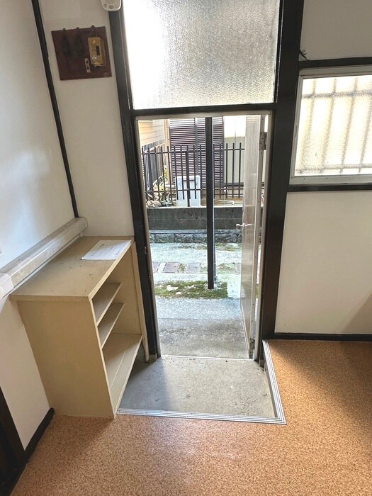 物件内観写真7　(玄関)