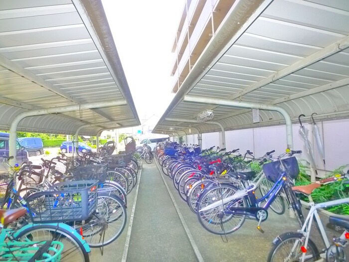 物件外観写真5　(駐輪場)