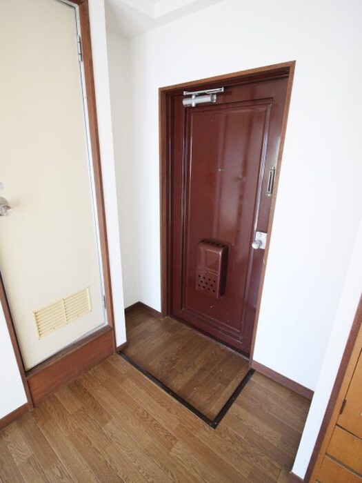 物件内観写真16　(玄関)