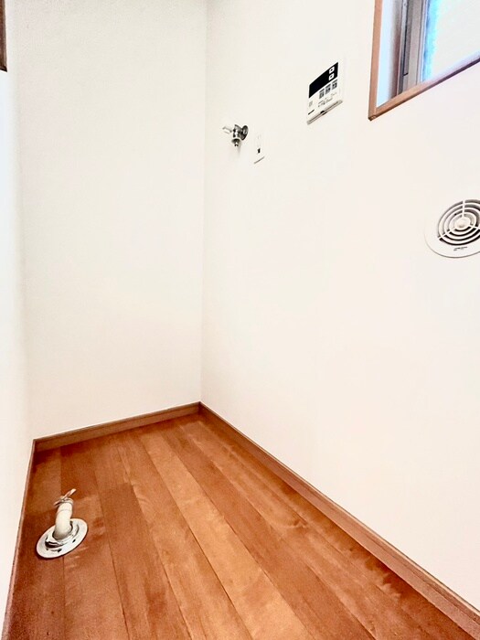 物件内観写真14　(洗濯機置場)