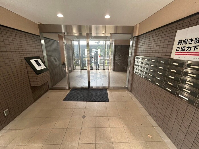 物件外観写真5　(エントランス部分)