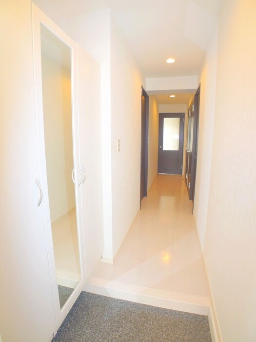 物件内観写真4　(玄関)