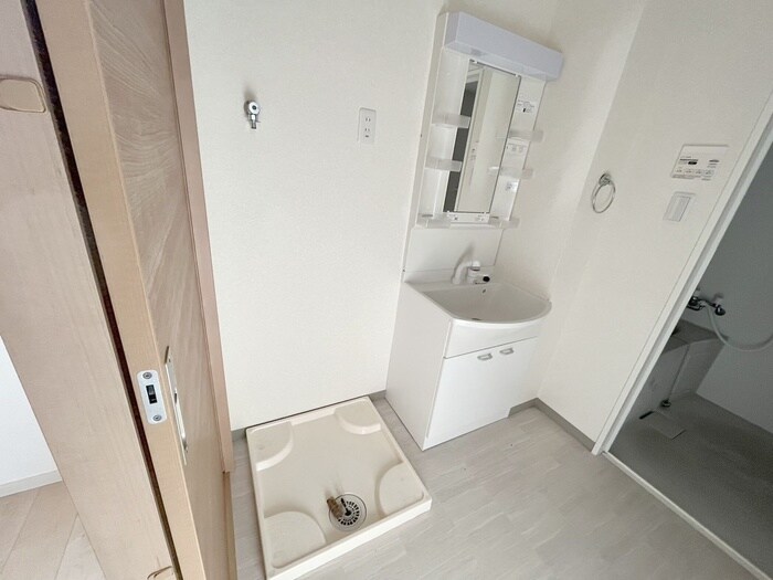 物件内観写真16　(洗濯機置場)