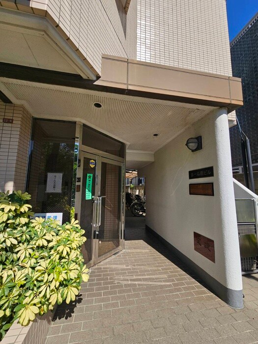 物件外観写真3　(エントランス部分)