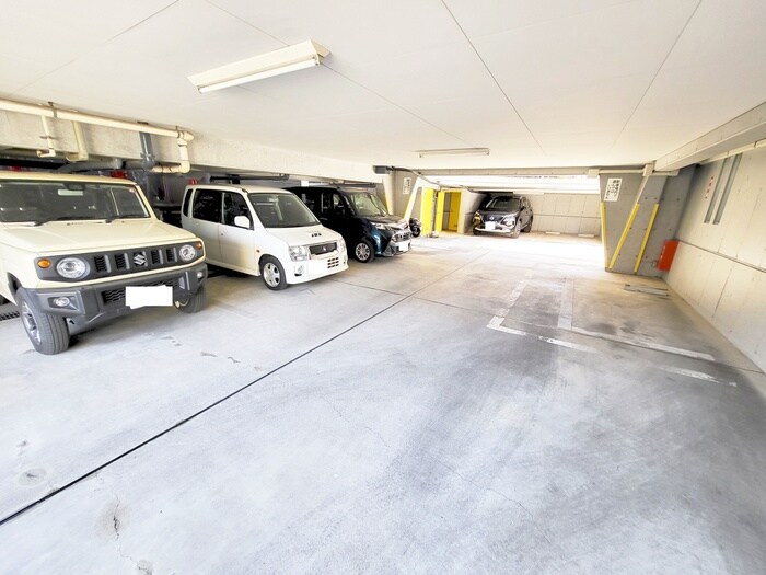 物件外観写真6　(駐車場)