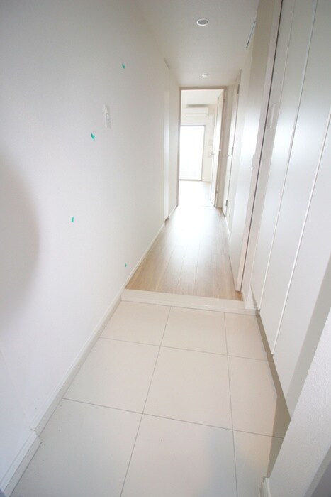 物件内観写真16　(玄関)