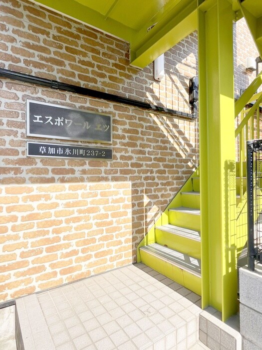 物件外観写真4　(エントランス部分)