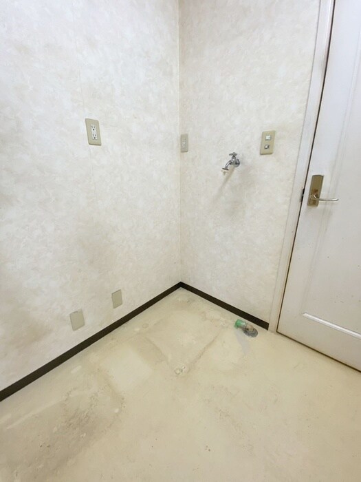 物件内観写真14　(洗濯機置場)