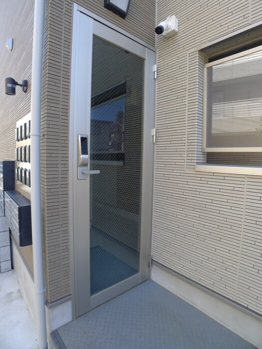 物件外観写真2　(エントランス部分)