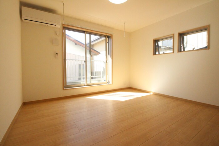 物件内観写真8　(室内からの展望)