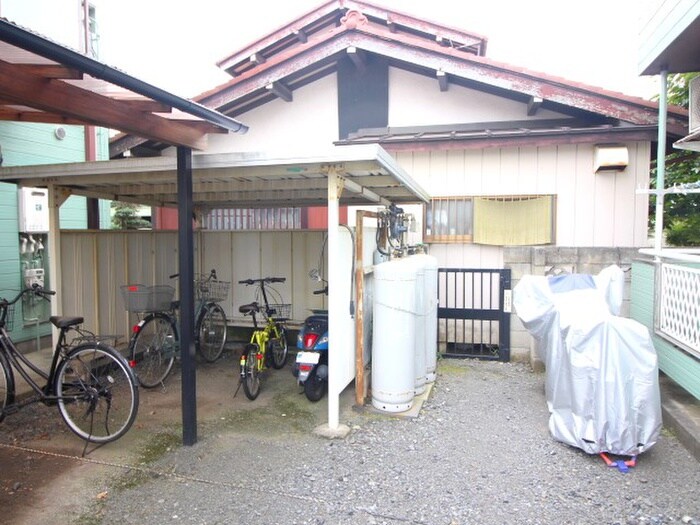 物件外観写真4　(バイク置き場)