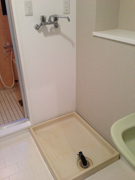 物件内観写真8　(洗濯機置場)