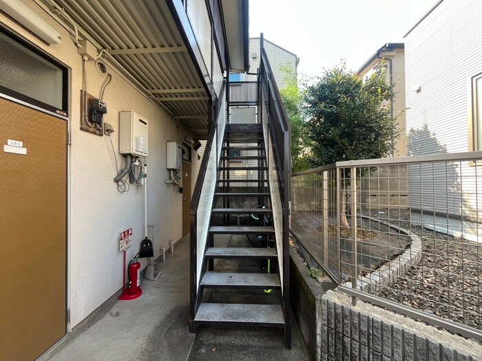 物件外観写真6　(エントランス部分)