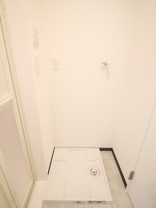 物件内観写真14　(洗濯機置場)