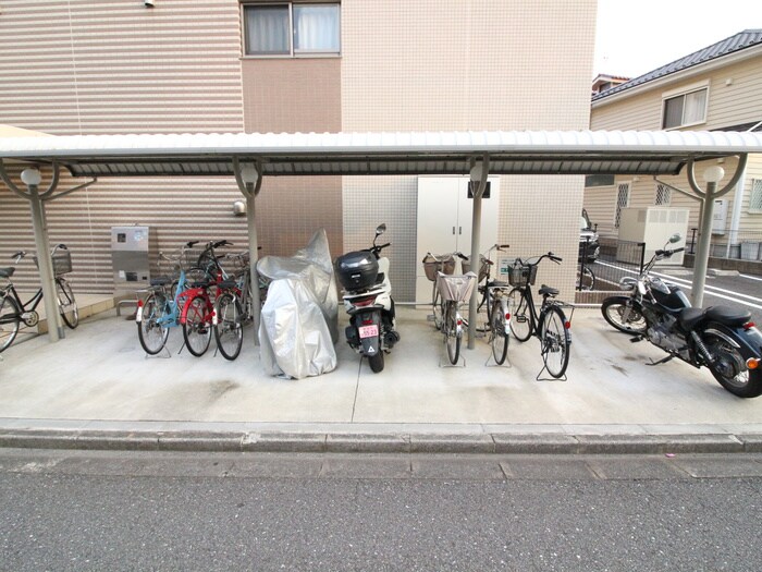 物件外観写真3　(駐輪場)