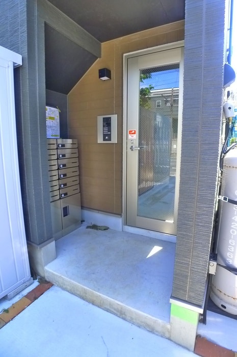 物件外観写真4　(エントランス部分)