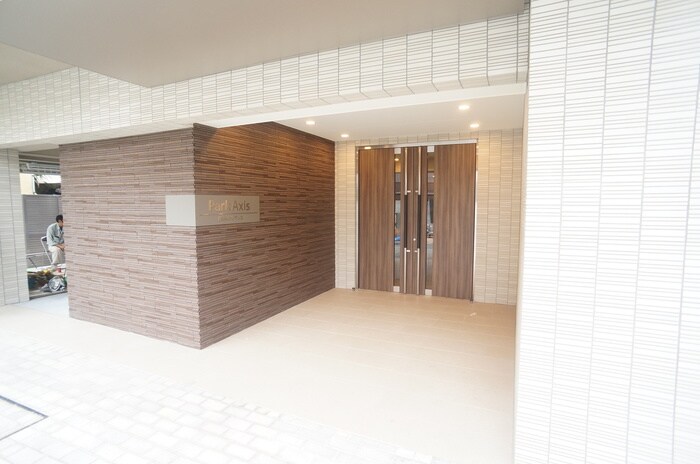 物件外観写真3　(エントランス部分)