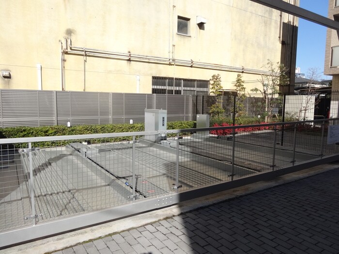 物件外観写真5　(駐車場)