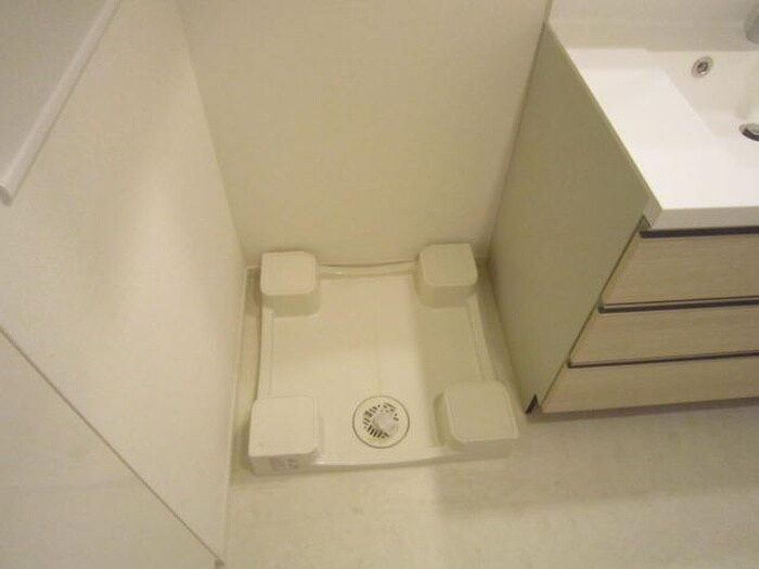 物件内観写真16　(洗濯機置場)