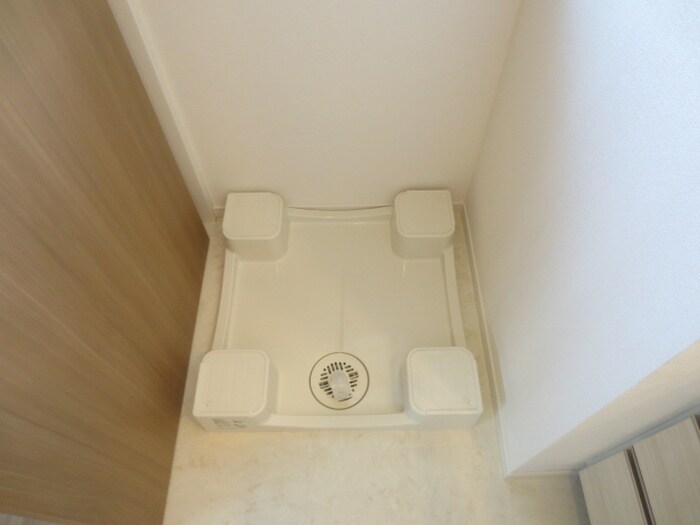 物件内観写真16　(洗濯機置場)