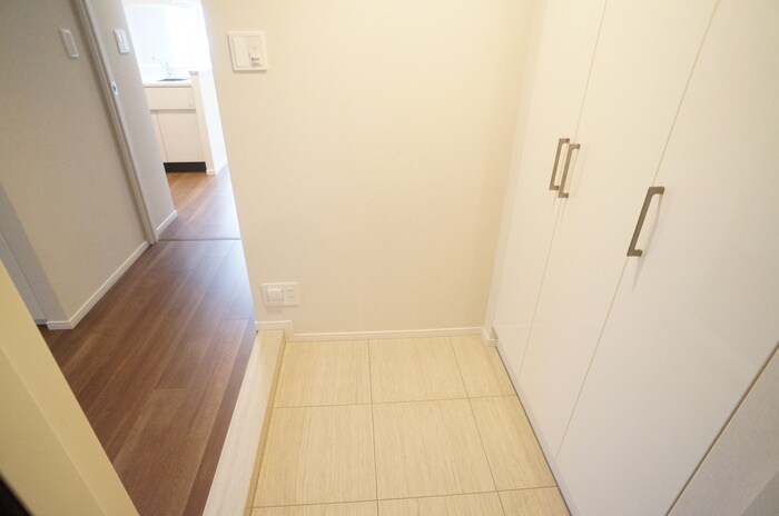 物件内観写真16　(玄関)