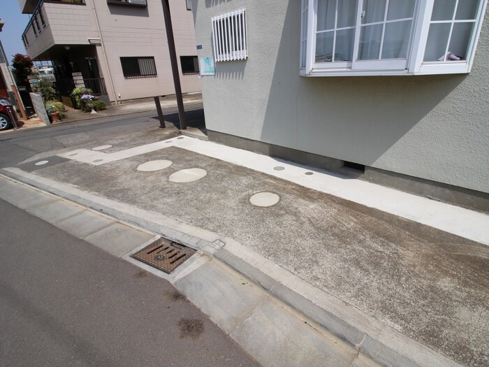 物件外観写真4　(駐車場)