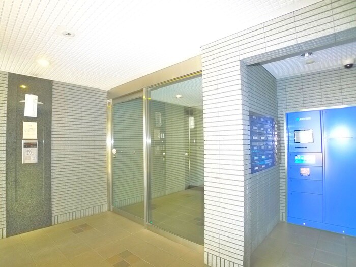 物件外観写真4　(エントランス部分)