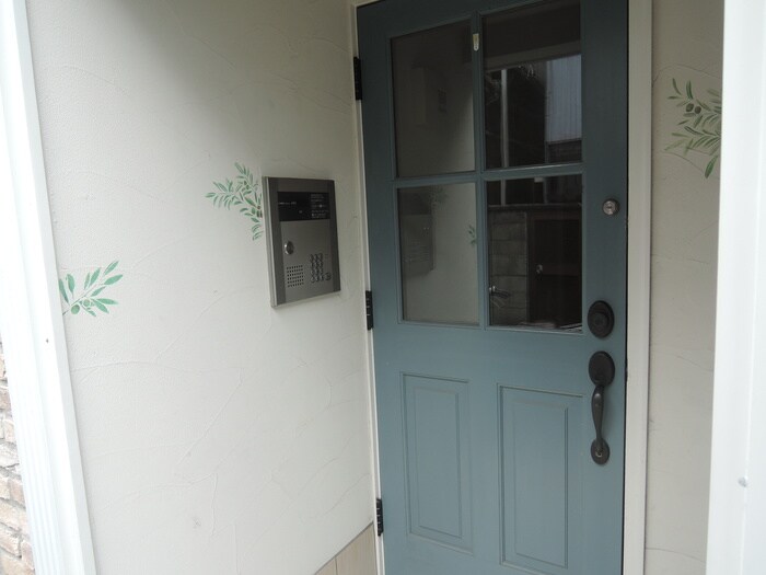 物件外観写真5　(エントランス部分)