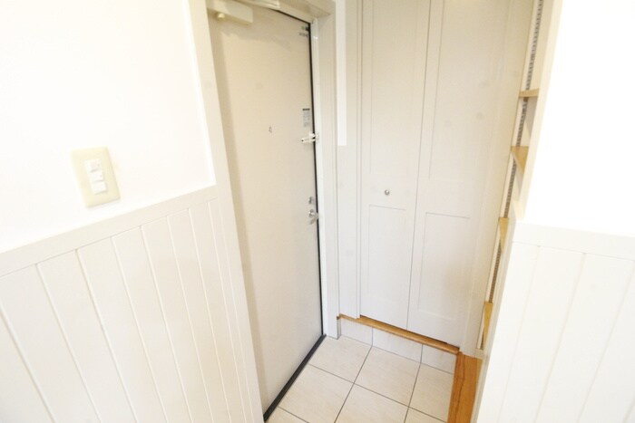 物件内観写真16　(玄関)